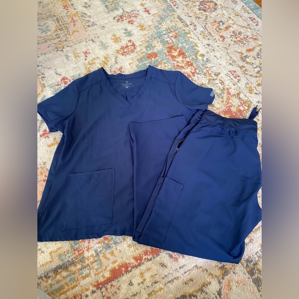 Med Couture Insight scrub set, Navy Blue, top L, bottoms large petite
